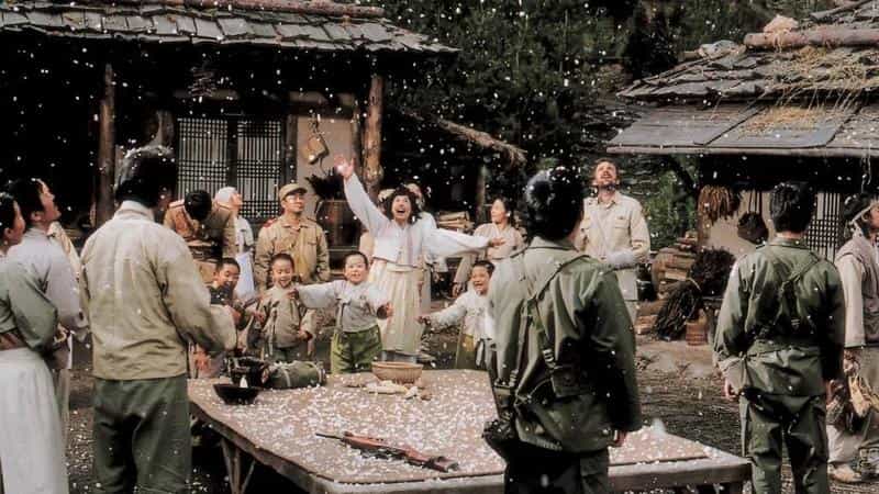 نقد و بررسی فیلم به دونگ‌ماک‌گول خوش‌آمدید (2005) | چی‌بینو