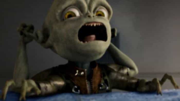 نقد و بررسی فیلم بیگانگان در اتاق زیر شیروانی (2009)