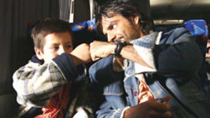 نقد و بررسی فیلم زیر یک ماه محصول سال 2007 | چی‌بینو