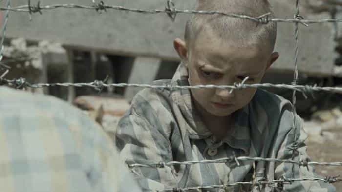 نقد و بررسی فیلم پسر با پیراهن راه راه (2008) | چی‌بینو