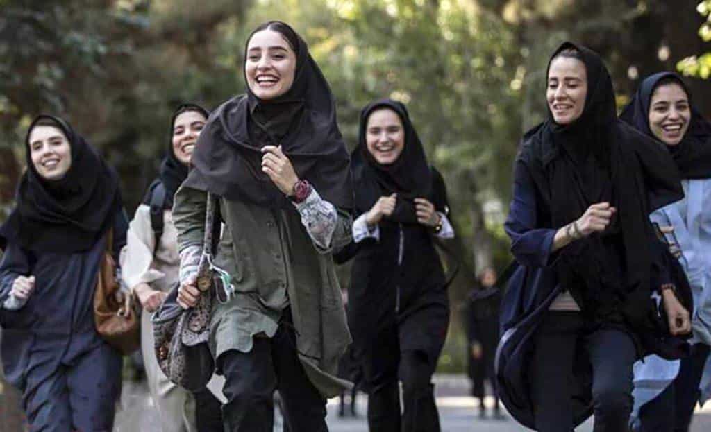 نقد و بررسی فیلم سال دوم دانشکده‌ی من (2019) | چی‌بینو