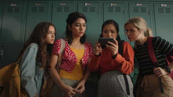 نقد و بررسی فیلم شکار جادوگران محصول سال 2021 | چی‌بینو