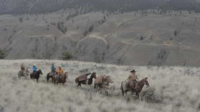 نقد و بررسی سریال مسابقه به مرکز زمین (2021) | چی‌بینو