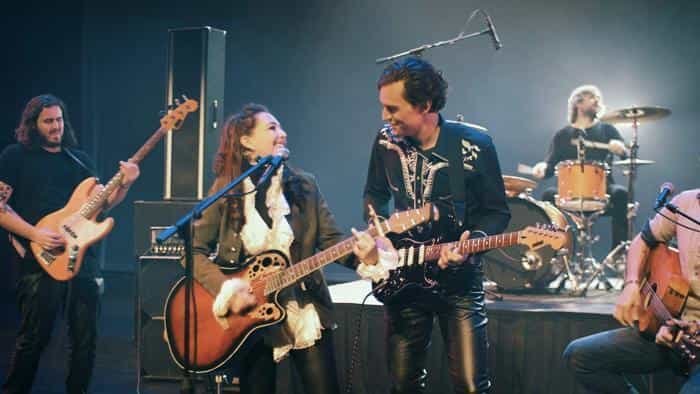 نقد و بررسی فیلم نور ملایم محصول سال 2020 | چیبینو