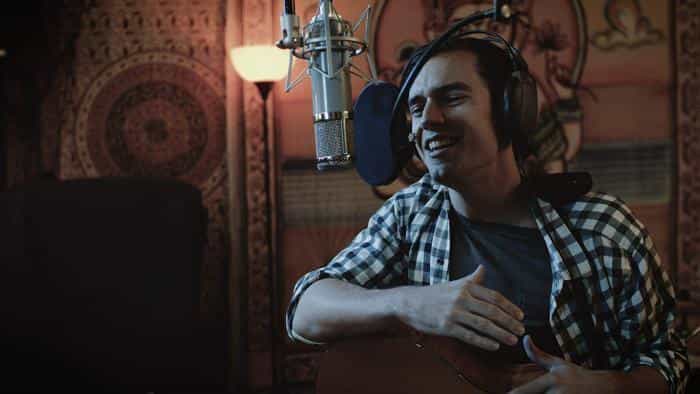 نقد و بررسی فیلم نور ملایم محصول سال 2020 | چیبینو