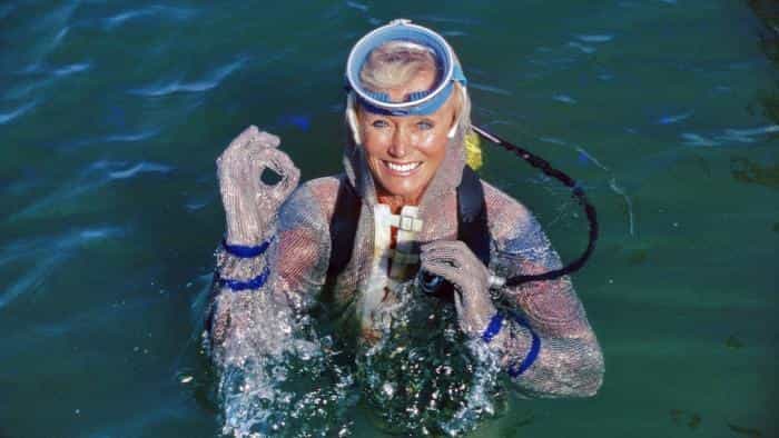 نقد و بررسی فیلم زندگی با کوسه‌ها: داستان والری تیلور (2021)