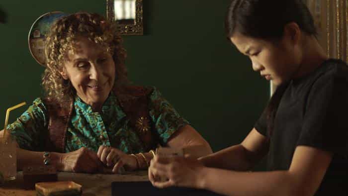 تماشای فیلم شگفت‌انگیز و سیاه‌چاله محصول سال 2021 | چی‌بینو