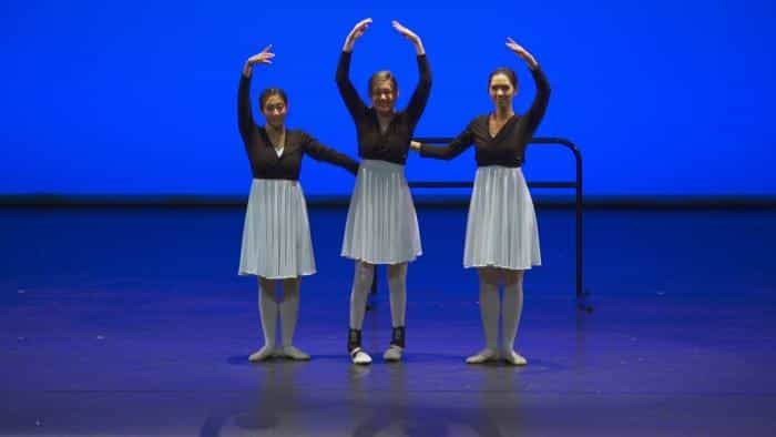 نقد و بررسی فیلم همه برقصید محصول سال 2022 | چی‌بینو