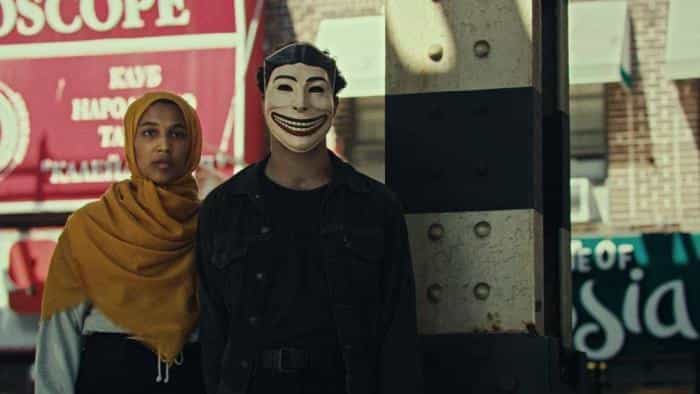 نقد و بررسی فیلم چهره‌ی خنده‌دار محصول سال 2020 | چی‌بینو