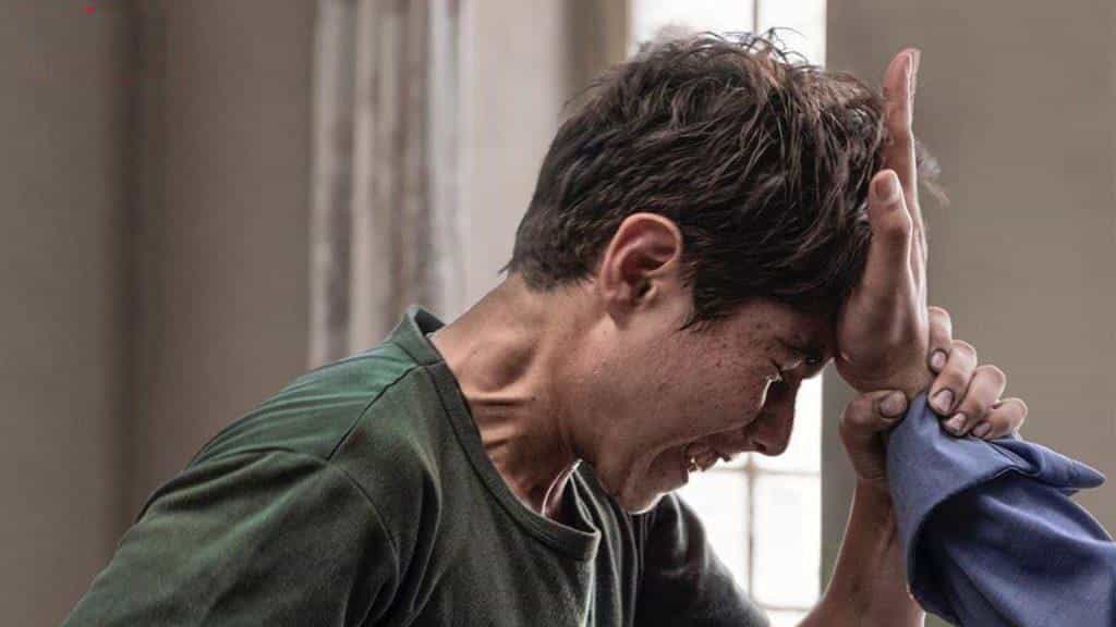 نقد و بررسی فیلم خورشید محصول سال 2020 | چی‌بینو