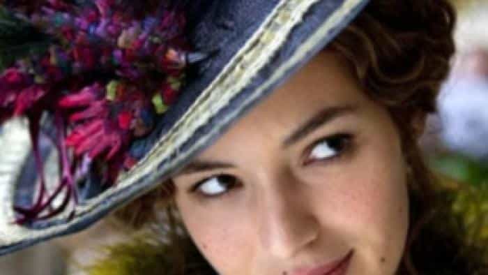 تماشای فیلم ماجراهای شگفت انگیز ادل بلانسک (2010) | چی‌بینو