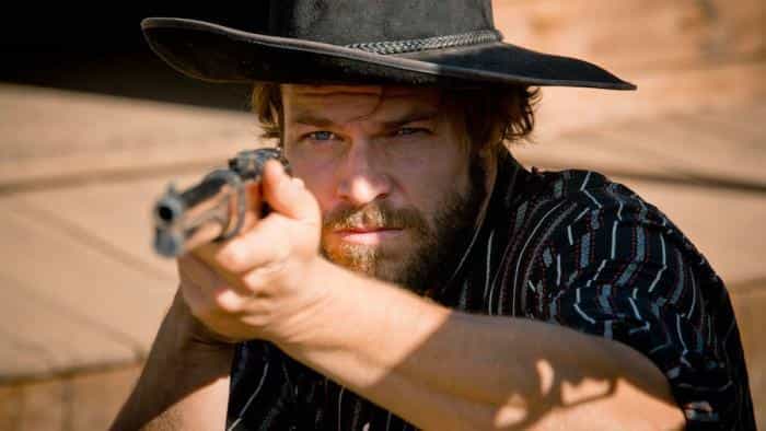 نقد و بررسی فیلم تیراندازی نهایی محصول سال 2021 | چی‌بینو