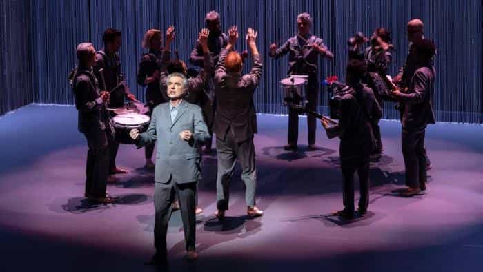 نقد و بررسی فیلم دیوید بایرون: آرمان‌شهر آمریکایی (2020)