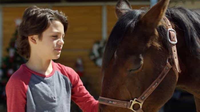 نقد و بررسی فیلم اس و معجزه کریسمس محصول سال 2021 | چی‌بینو