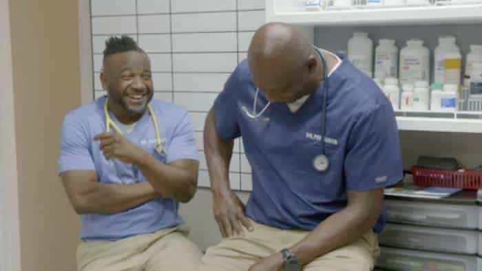 نقد و بررسی سریال دکترهای حیوانات: دامپزشکان روستایی (2020)