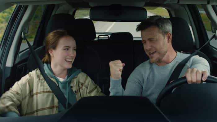 نقد و بررسی فیلم راهنمای خانوادهٔ ایده‌آل (2021) | چی‌بینو