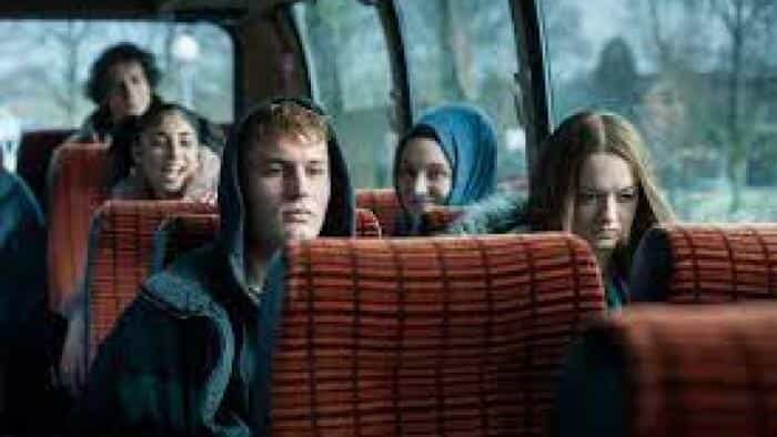 نقد و بررسی فیلم موج مرا گرفت محصول سال 2021 | چیبینو