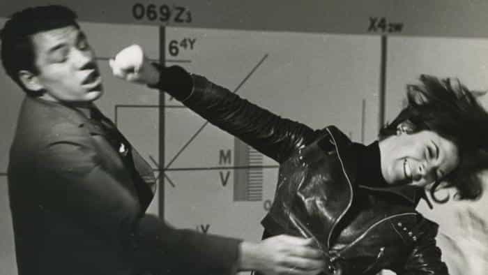 نقد و بررسی فیلم سگهای هالیوودی: ظهور و ...(2021) | چیبینو