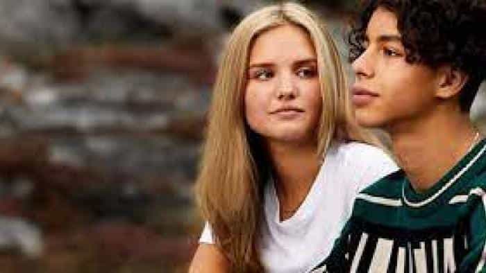 نقد و بررسی فیلم جِیجِی و ای محصول سال 2021 | چیبینو