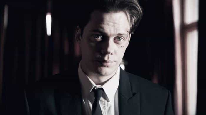 نقد و بررسی سریال کلارک محصول سال 2022 | چی‌بینو