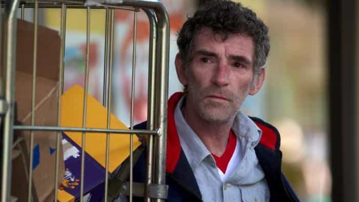 نقد و بررسی فیلم در جستجوی اریک محصول سال 2009 | چیبینو