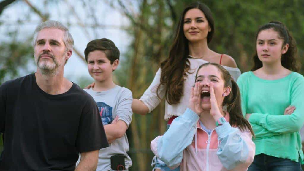 نقد و بررسی فیلم به دنبال بابا محصول سال 2020 | چی‌بینو