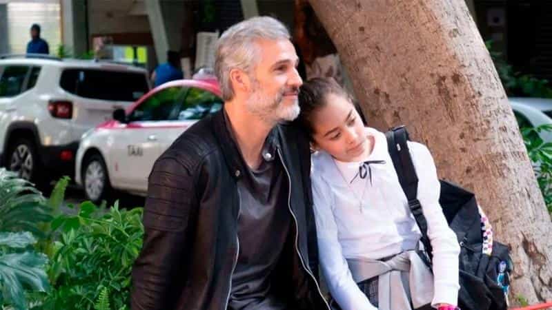 نقد و بررسی فیلم به دنبال بابا محصول سال 2020 | چی‌بینو