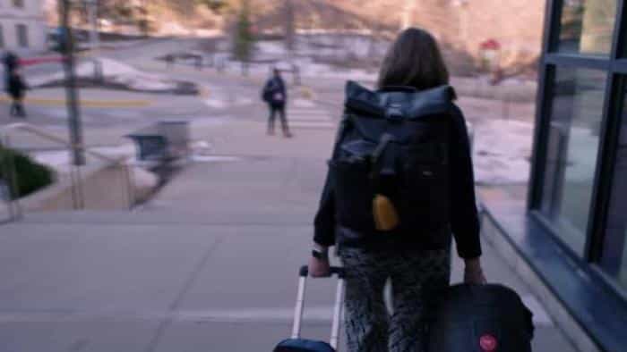 نقد و بررسی فیلم در مسیر: نگاهی به درون ا...(2020) | چی‌بینو