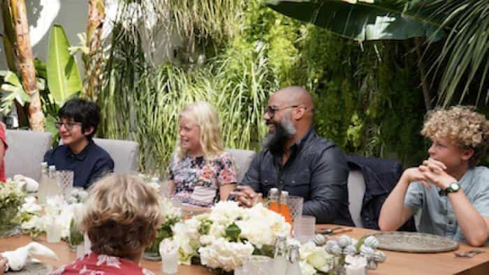 نقد و بررسی سریال خانه دوست داشتنی محصول سال 2021 | چی‌بینو