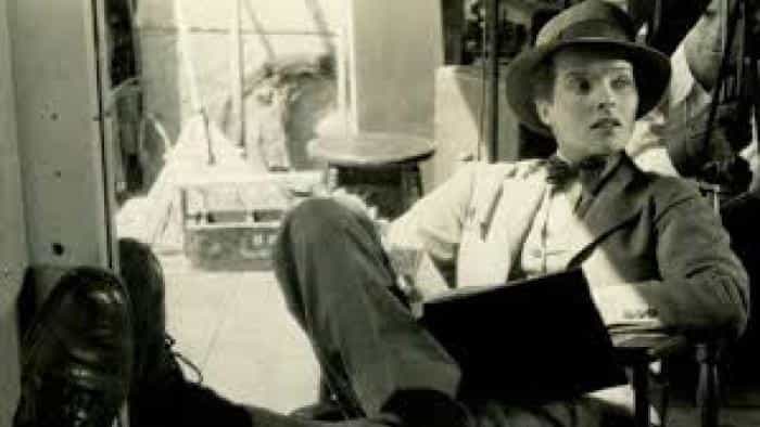 نقد و بررسی فیلم با من تماس بگیرید کیت (2023) | چیبینو