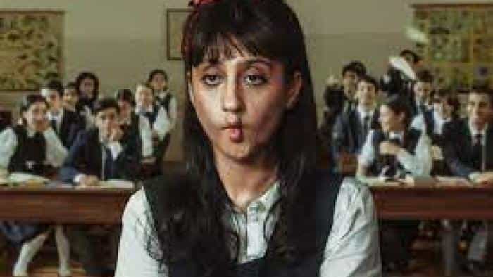 نقد و بررسی فیلم آیا تا به حال سوسک‌های آ...(2021) | چی‌بینو