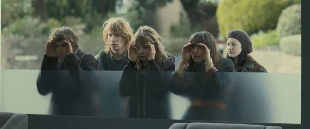 نقد و بررسی فیلم هرگز رهایم نکن محصول سال 2010 | چی‌بینو