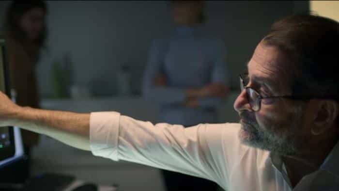 نقد و بررسی سریال جراحی با دقت محصول سال 2020 | چی‌بینو