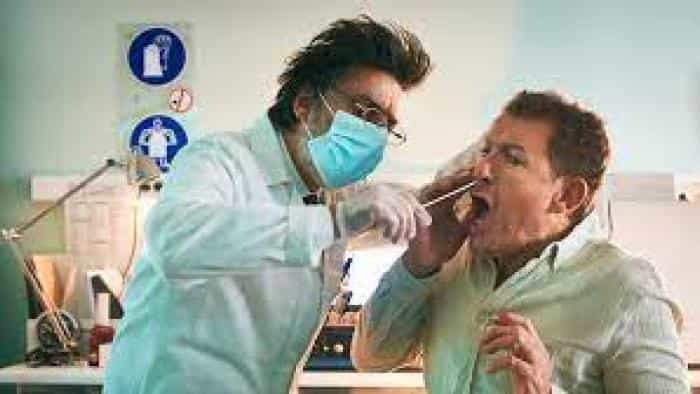 نقد و بررسی فیلم با هم گیر کرده‌ایم محصول سال 2021 | چی‌بینو