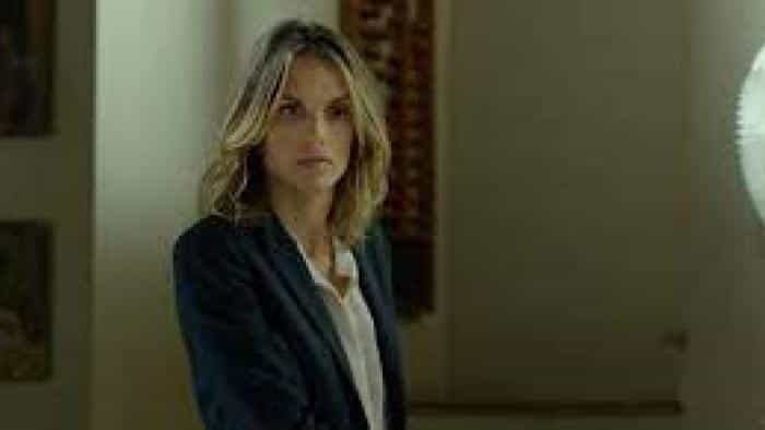 نقد و بررسی فیلم با هم گیر کرده‌ایم محصول سال 2021 | چی‌بینو