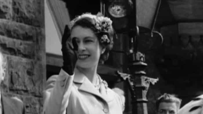 تماشای فیلم الیزابت: پرترهای تکه تکه (2022) | چیبینو