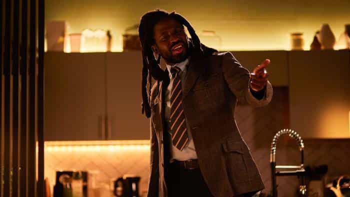 نقد و بررسی سریال رویاپردازی در حالی که سیاه هستم (2023)