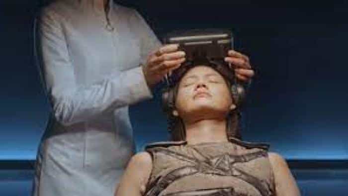 نقد و بررسی فیلم آرینی اثر Love.inc محصول سال 2022 | چی‌بینو