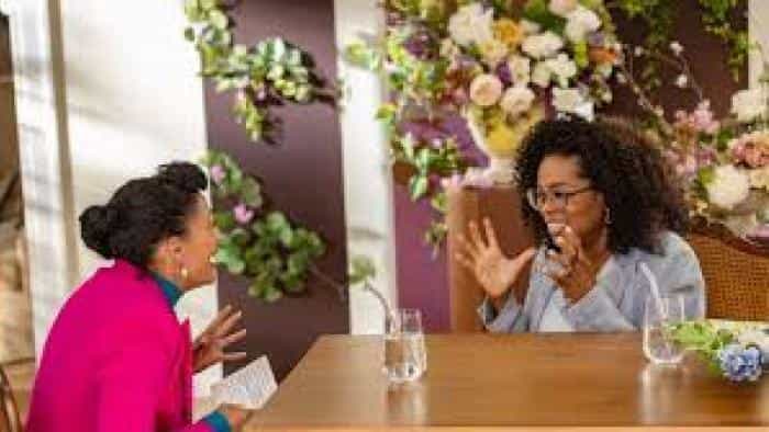 نقد و بررسی سریال داستان‌های مو محصول سال 2022 | چی‌بینو