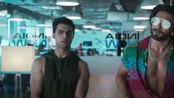 نقد و بررسی فیلم داستان عاشقانه راکی و رانی (2023) | چی‌بینو