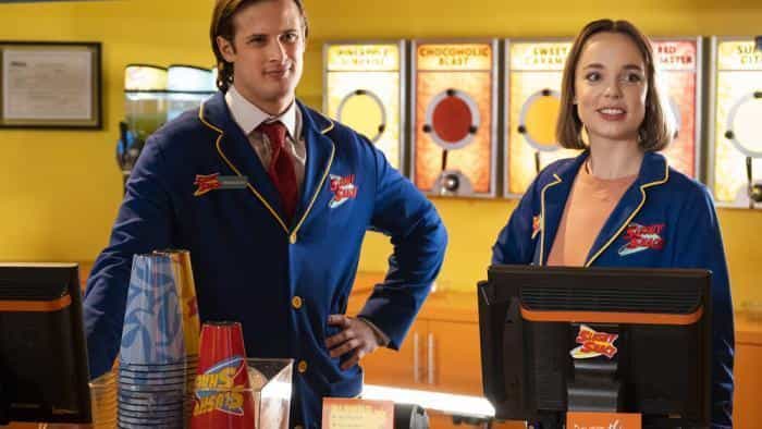 نقد و بررسی سریال رجینالد خون‌آشام محصول سال 2022 | چی‌بینو