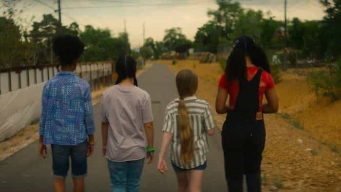 نقد و بررسی فیلم گذراندن تابستان محصول سال 2022 | چی‌بینو