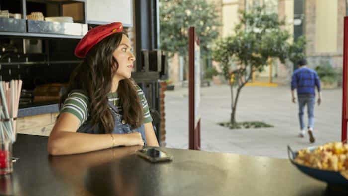 نقد و بررسی فیلم از طرف یک دوست محصول سال 2021 | چی‌بینو