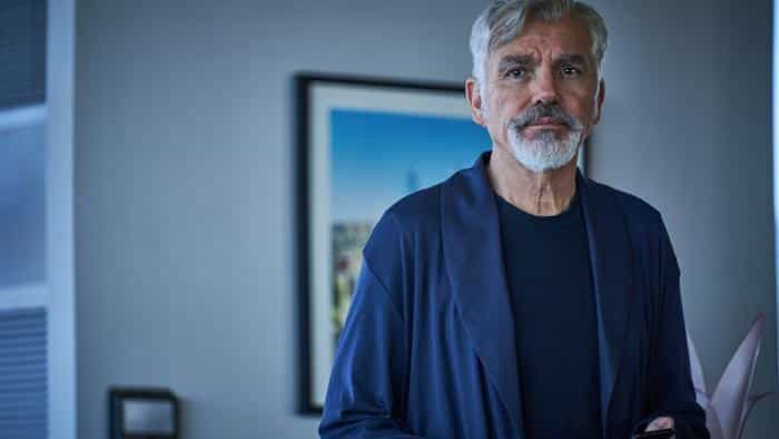 تماشای فیلم مرد خاکستری محصول سال 2022 | چی‌بینو