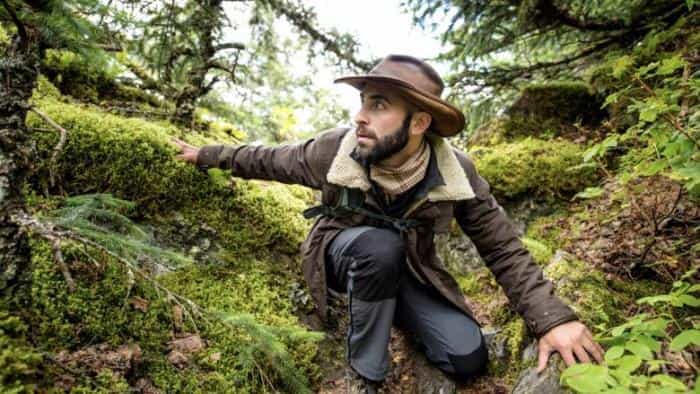 نقد و بررسی سریال سفرهای وحشی کایوت پترسون (2021) | چی‌بینو