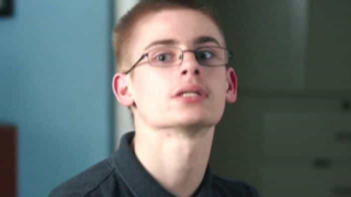 نقد و بررسی فیلم بیشتر از ربات‌ها محصول سال 2022 | چی‌بینو