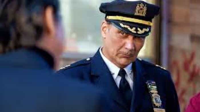 نقد و بررسی سریال شرق نیویورک محصول سال 2022 | چیبینو