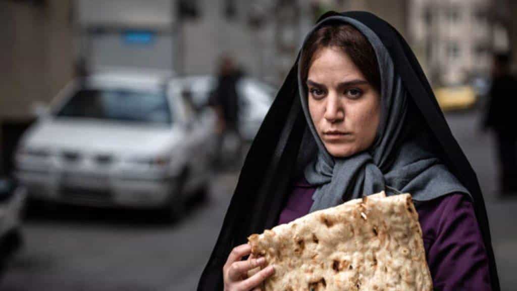 نقد و بررسی فیلم دوزیست محصول سال 2020 | چی‌بینو