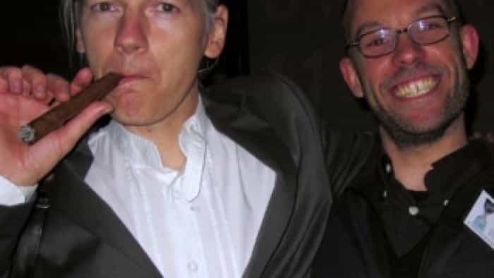 نقد و بررسی فیلم ما اسرار را می‌دزدیم. (2013) | چی‌بینو