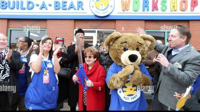 نقد و بررسی فیلم خالی محصول سال 2023 | چی‌بینو